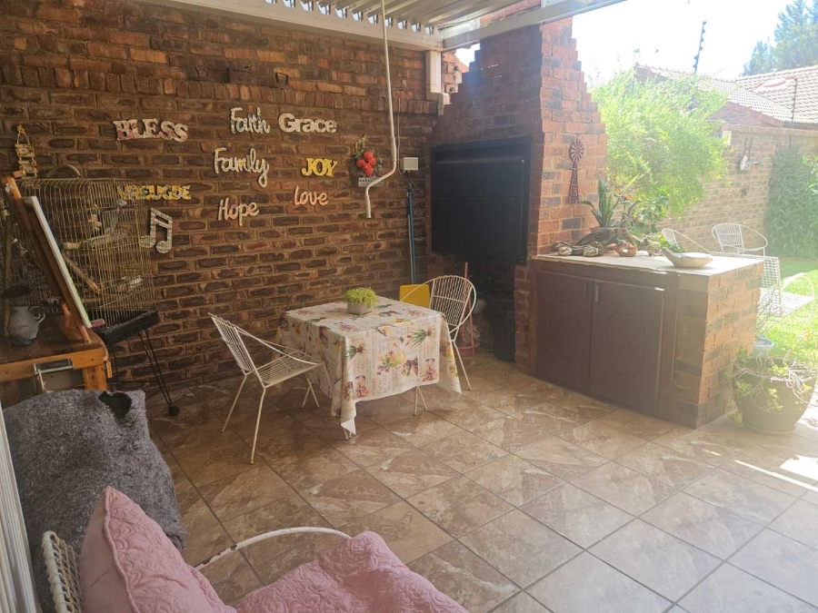 3 Bedroom Property for Sale in Rhodesdene Northern Cape